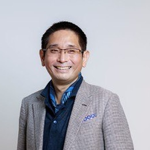 資料案内役の人物画像